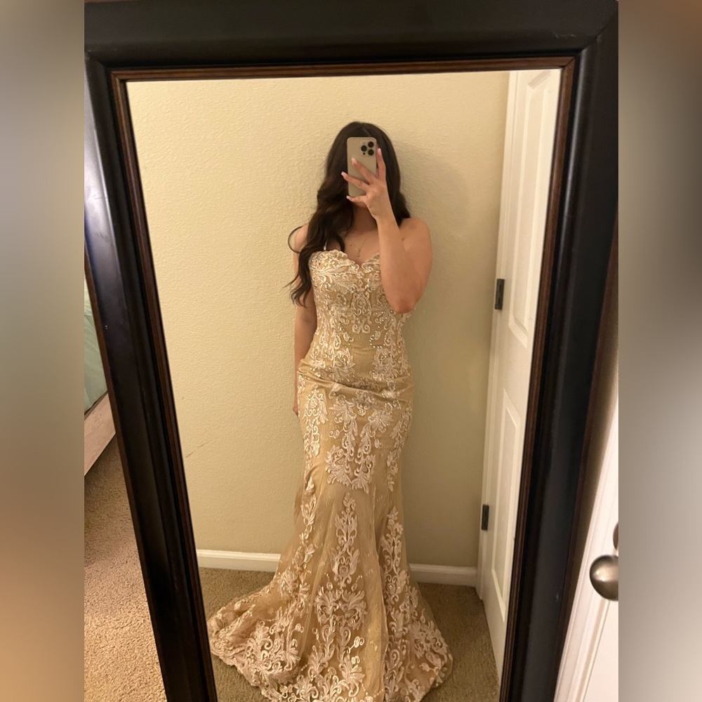 wedding dress, never worn, sparkly and mermaid style